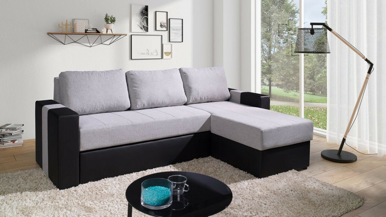 h&oslash;jrevendt ADEN Chaiselong sofa i lysegr&aring;t v&aelig;vet stof og sort PU l&aelig;der