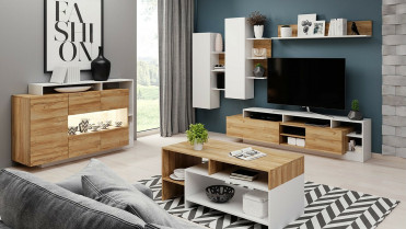 M&oslash;bler til stuen med tv bord og sofabord i hvid og tr&aelig; farver