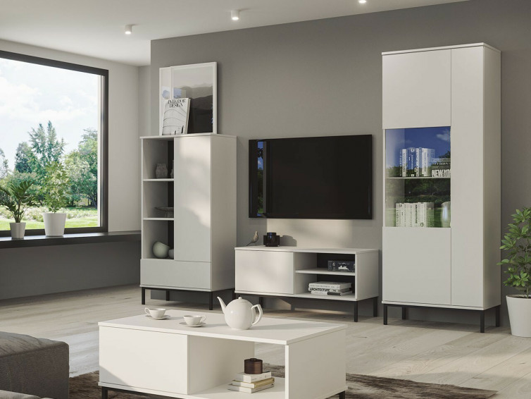 Hvide møbler til stuen med tv bord og sofabord