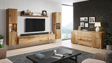 Stuem&oslash;bler i tr&aelig; farver med tv bord og led belysning