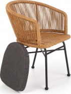 ANNE Spisebordsstol med armlæn i rattan med ben i sort pulverlakeret stål og aftagelig grå pude ANNE Spisebordsstol med armlæn i rattan med ben i sort pulverlakeret stål og aftagelig grå pude