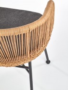 ANNE rattan stol med armlæn og ben i sortmalet stål samt grå pude ANNE rattan stol med armlæn og ben i sortmalet stål samt grå pude