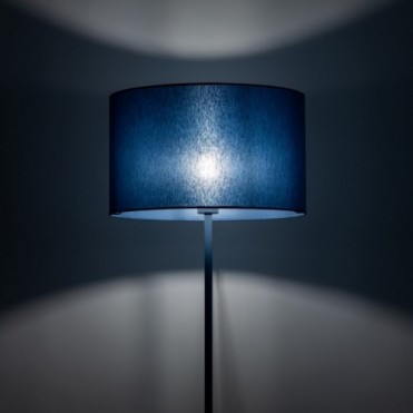 DALUM gulvlampe &ndash; m&oslash;rkebl&aring;