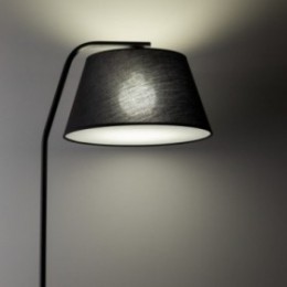 FORMO gulvlampe – sort
