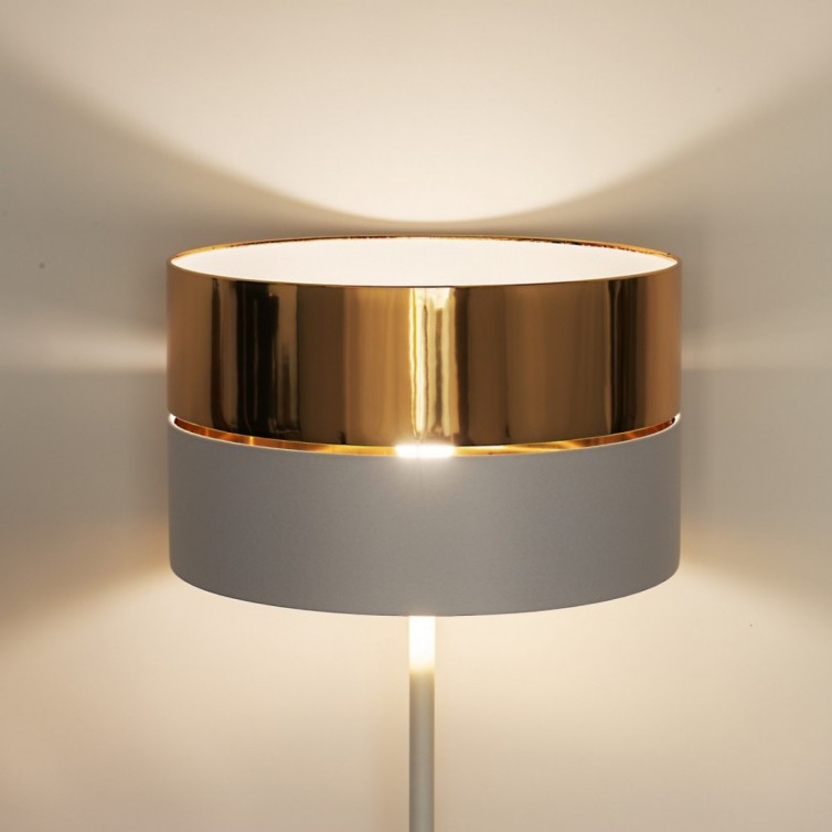 HILTON gulvlampe &ndash; hvid/guldfarvet