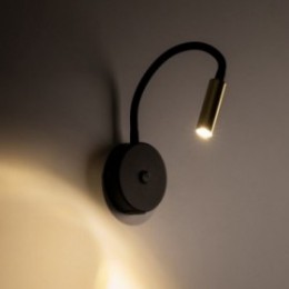 LAGOS væglampe med 1 lyskilde – sort/guldfarvet – med USB