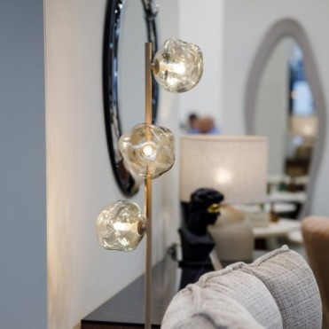 LAVA gulvlampe &ndash; sandfarvet