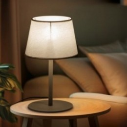 MAJA bordlampe – sandfarvet