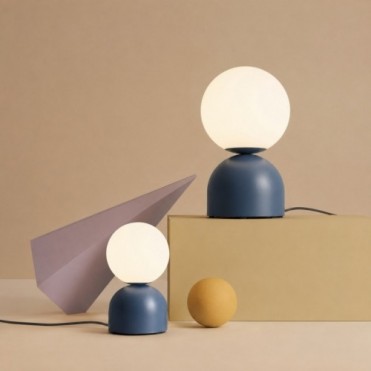 MIKI bordlampe &ndash; m&oslash;rkebl&aring;