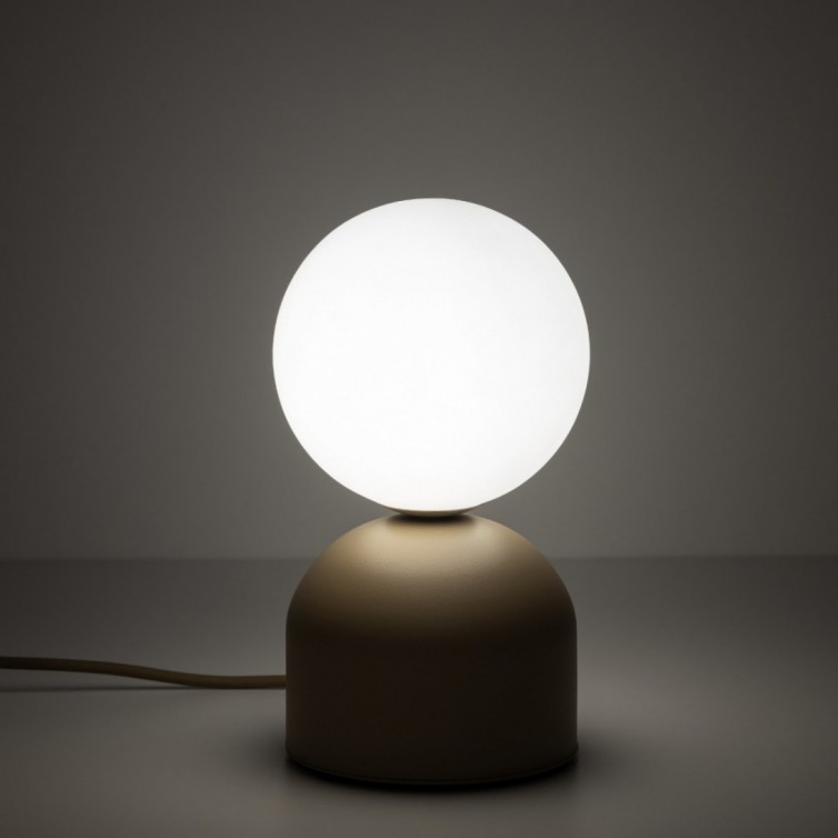 MIKI BIG bordlampe – sandfarvet