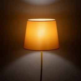 NICOLA gulvlampe &ndash; gul