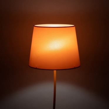 NICOLA gulvlampe &ndash; orange