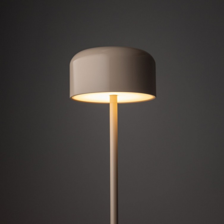 NOA LED gulvlampe &ndash; beige